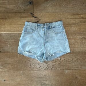 HIGHWAISTED DENIM SHORTS